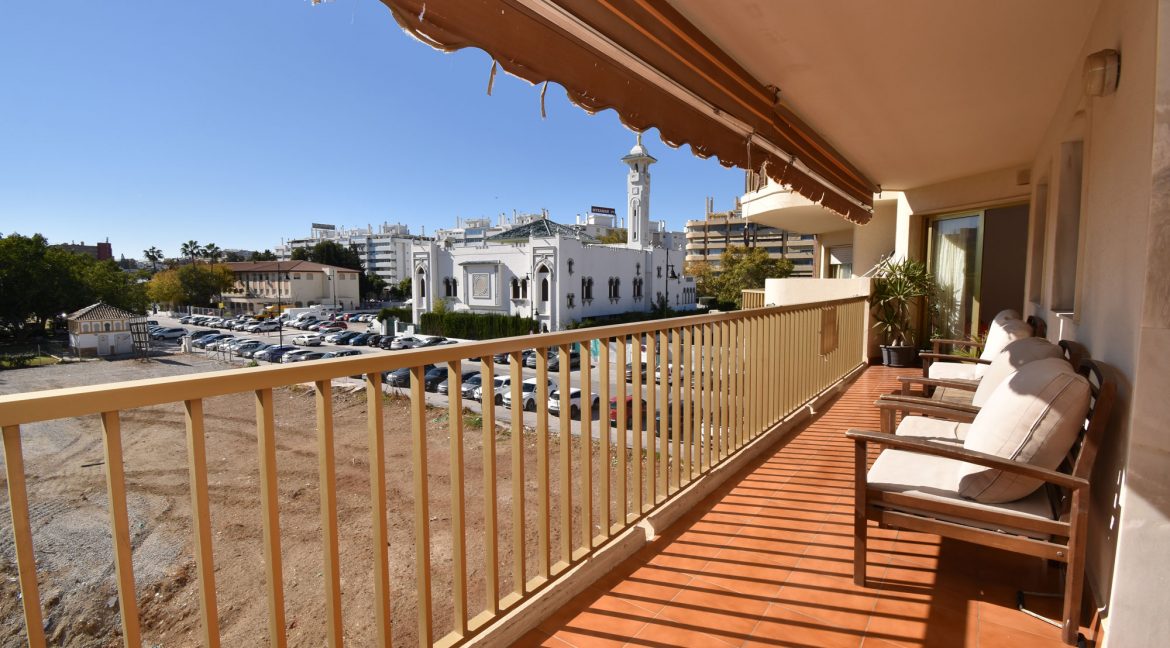 Apartment for sale by the sea (1)