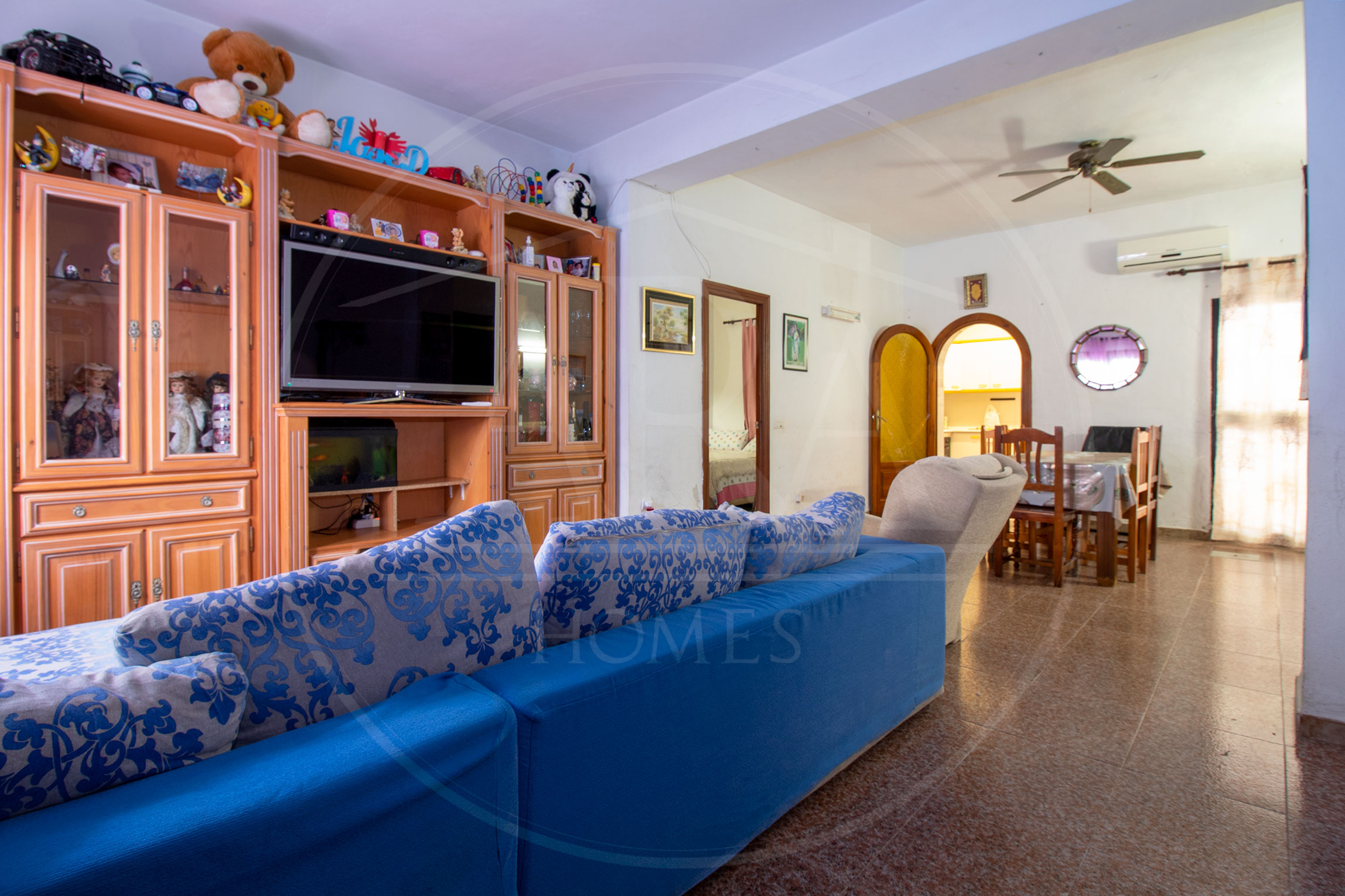 Apartment for sale in the center of Fuengirola to reform.