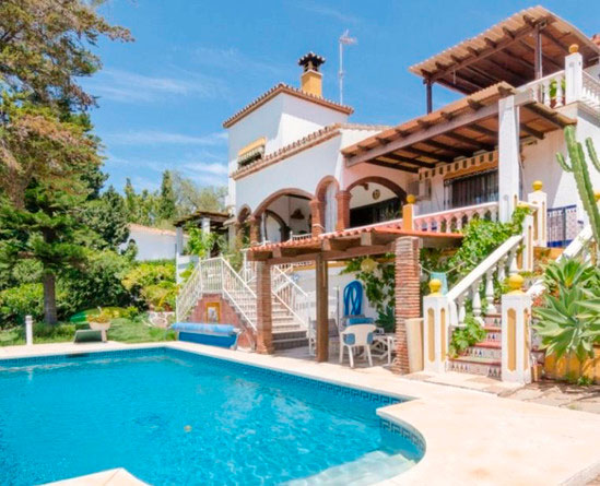 For sale independent villa in Sierrezuela in Mijas Costa.